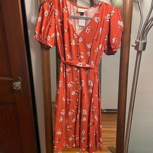 Short Sleeved Dress with Flowers & button detail